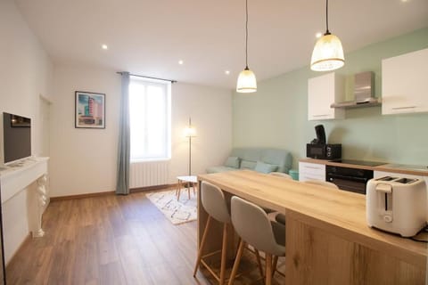 Kitchen or kitchenette, Seating area, Dining area, toaster