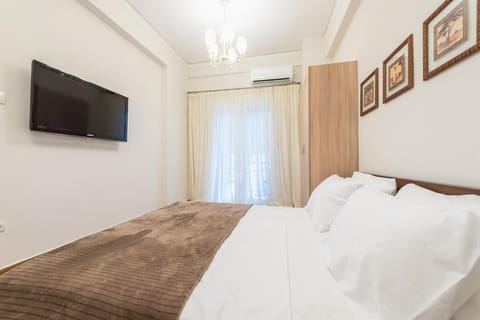 Home 7 Minutes Away From Stavros Niarhos Apartment in Kallithea