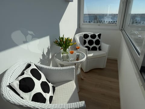 Panoramablick Ostsee & Binnensee - Balkon - Stilvoll - Ferienwohnung 'Freiheit' Apartment in Heiligenhafen