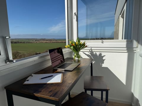 Panoramablick Ostsee & Binnensee - Balkon - Stilvoll - Ferienwohnung 'Freiheit' Apartment in Heiligenhafen