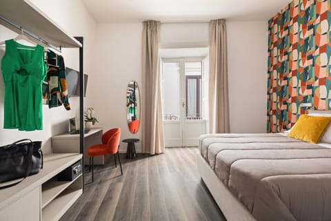Bed, TV and multimedia, Photo of the whole room, Bedroom