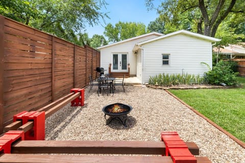 RazorDog-2 mi to U of A & DT-Dog Friendly House in Fayetteville