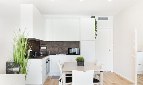 Kitchen or kitchenette, Dining area, dishwasher, oven, stove