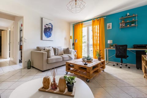 Seating area, pet friendly