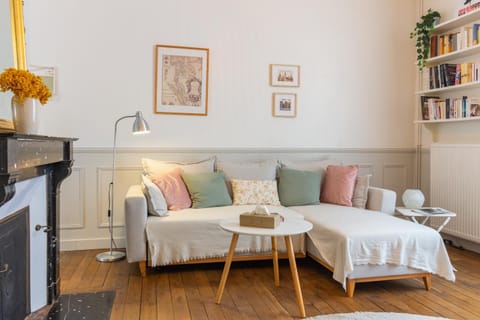 Library, Living room, Seating area