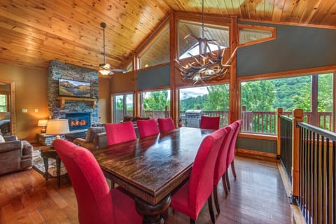 Golden Oak Lodge by Stony Brook Cabins Cabin in Gatlinburg