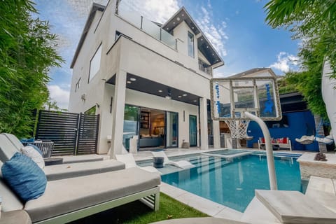Patio, Day, Pool view, Swimming pool, sunbed