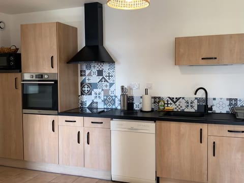 Kitchen or kitchenette, Kitchen or kitchenette