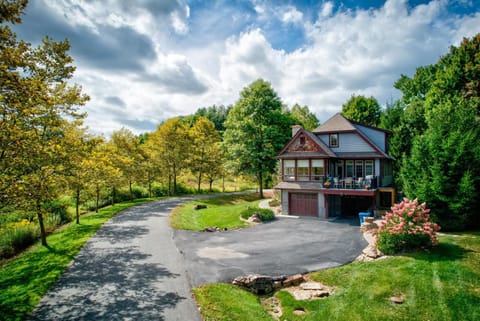 Creekside Hideaway at The Farm House in Banner Elk