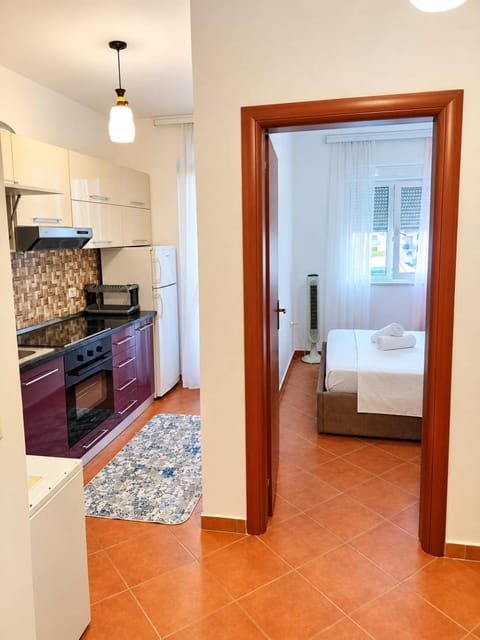 Bed, Kitchen or kitchenette, Bedroom, oven, stove