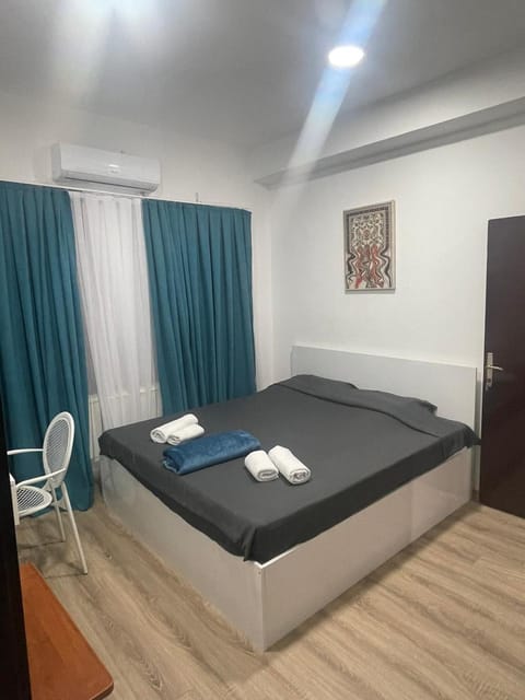 Photo of the whole room, Bedroom, towels