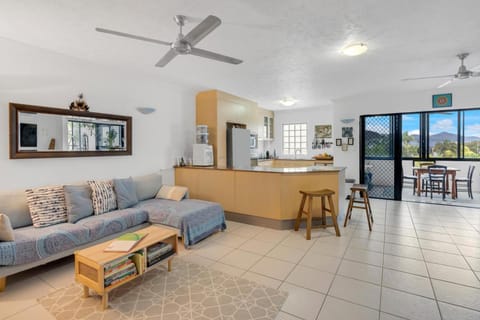 Kitchen or kitchenette, Living room, Seating area