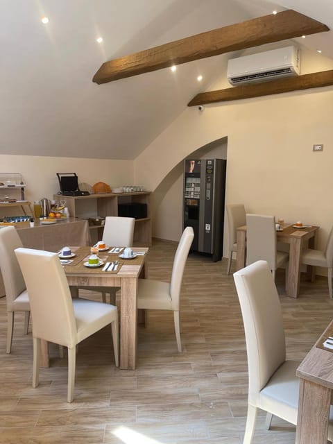 Seating area, Dining area, oven, vending machine