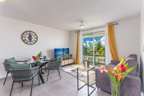 Patio, TV and multimedia, View (from property/room), Balcony/Terrace, Living room, Seating area, Dining area