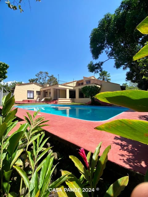 Property building, Day, Garden, Swimming pool