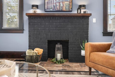 Walk to State Street - Remodeled Home House in Bristol