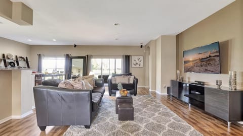 Valrico's Hidden Gem A Stunning 3-Bedroom Oasis Awaits! House in Valrico