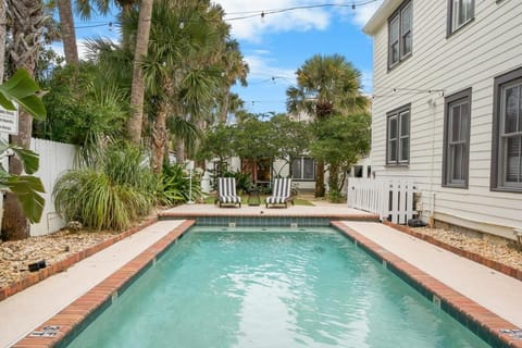 Property building, Swimming pool