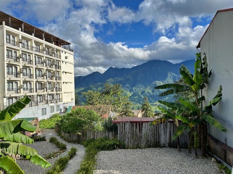 Property building, Nearby landmark, Day, Natural landscape, Mountain view