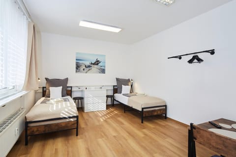 Bed, Photo of the whole room, Seating area, Bedroom