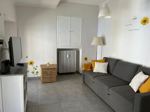 TV and multimedia, Living room, Seating area, internet