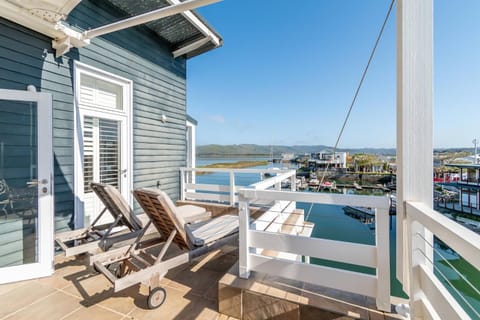 Property building, Patio, Day, View (from property/room), Balcony/Terrace, Balcony/Terrace, River view, sunbed