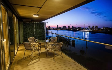 Property building, Patio, Day, Natural landscape, View (from property/room), Balcony/Terrace, Living room, Seating area, Dining area, City view, Lake view, River view, Street view, Sunrise, Sunset, Quiet street view