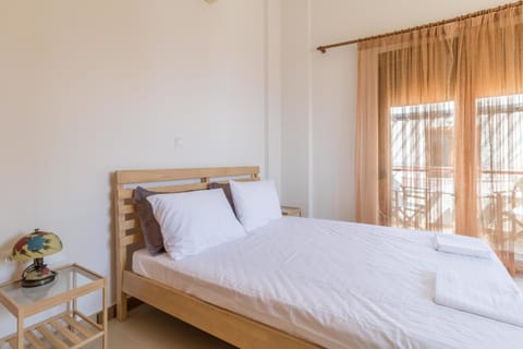 Photo of the whole room, Bedroom, towels