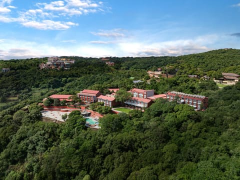 Property building, Nearby landmark, Day, Natural landscape, View (from property/room), Mountain view, Mountain view, Swimming pool, pet friendly