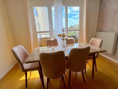 Grand appartement proche Paris Apartment in Île-de-France