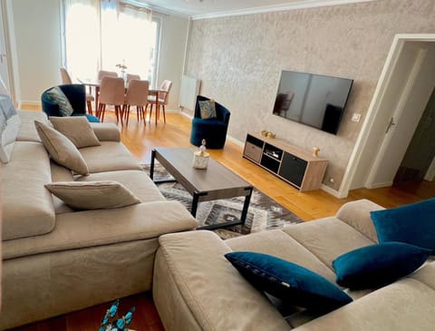 Grand appartement proche Paris Apartment in Île-de-France