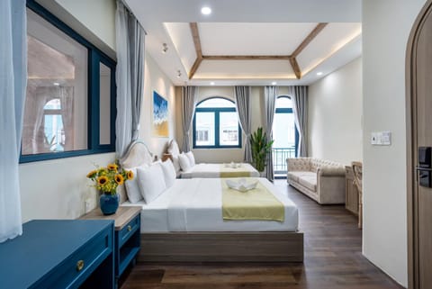 Bed, TV and multimedia, Photo of the whole room, Seating area, Bedroom