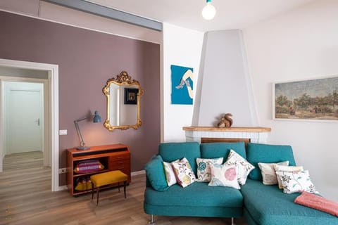 Lovely Apt with Garden and TANK Pool near the City Apartment in Capannori