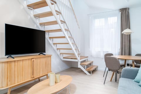 TV and multimedia, Living room, Seating area