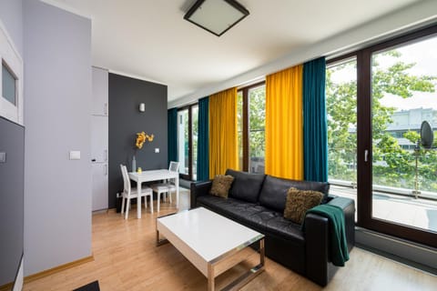 Bed, Living room, Photo of the whole room, Seating area