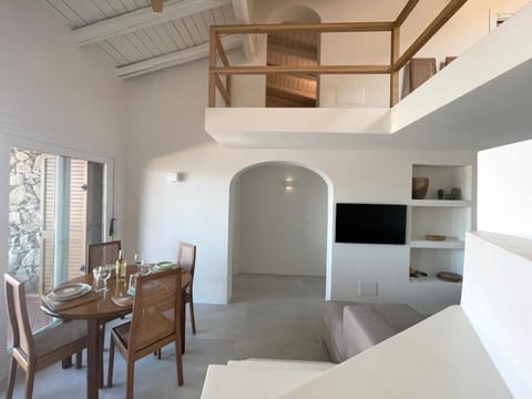 TV and multimedia, Living room, Dining area