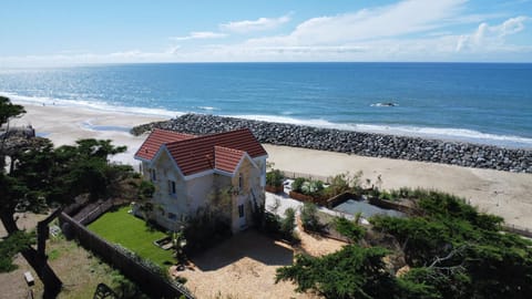 Property building, Natural landscape, Beach, Sea view