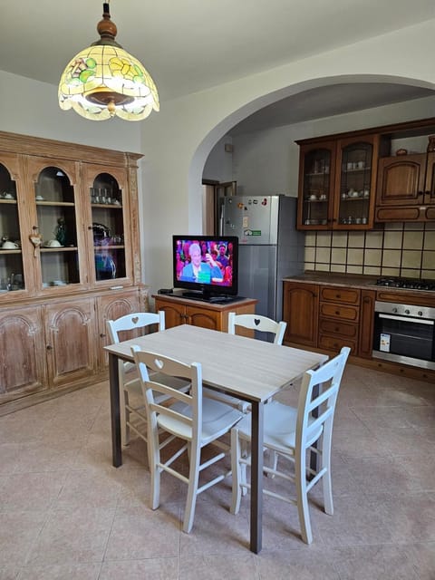 TV and multimedia, Kitchen or kitchenette, Dining area