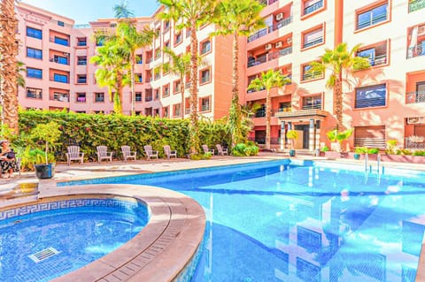 Property building, Day, Pool view, Swimming pool, sunbed