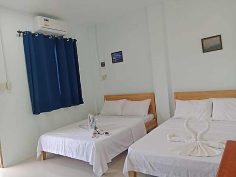 Bed, Bedroom, towels, air conditioner