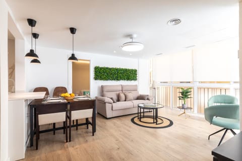 Living room, Seating area, Dining area