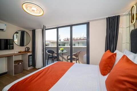 Bed, Balcony/Terrace, Photo of the whole room, Bedroom
