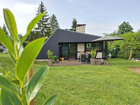 Property building, Spring, Garden, Balcony/Terrace, Garden view