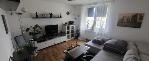 Communal lounge/ TV room, TV and multimedia, Living room, Seating area, Evening entertainment