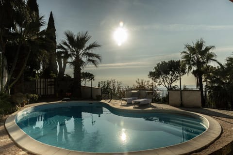 Day, Natural landscape, Balcony/Terrace, Pool view, Swimming pool, Swimming pool, sunbed