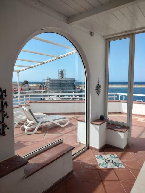 Natural landscape, Balcony/Terrace, Living room, Sea view, sunbed