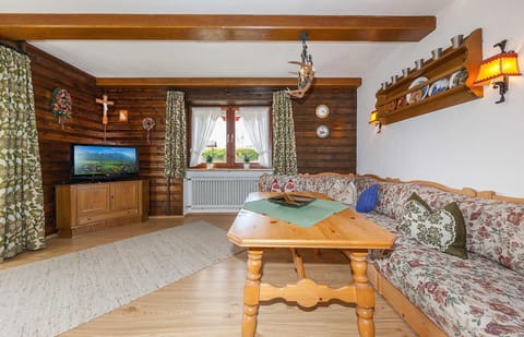 Gästehaus Karwendelblick - FerienwohnungParterre Apartment in Mittenwald