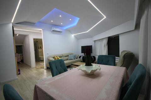 Seating area, Dining area, air conditioner