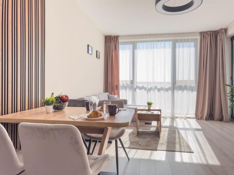 View (from property/room), Living room, Food and drinks, Seating area, Dining area, internet