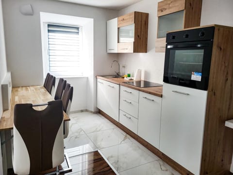 Kitchen or kitchenette, Dining area, Dinner, kitchen
